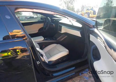 2023 Tesla Model S Plaid Tri Motor All-Wheel Drive z USA, uszkodzony, nr VIN 5YJSA1E60PF516394